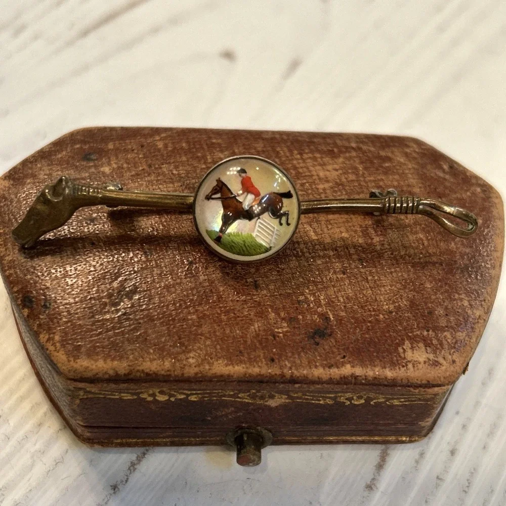 Antique VTG Intaglio Reverse Essex Crystal Horse Jockey Bar Pin Derby   C-Clasp